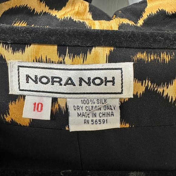Nora Noh Vintage Animal Print 100 % Silk Blazer Womens Size 10 Padded Shoulders - Picture 5 of 5